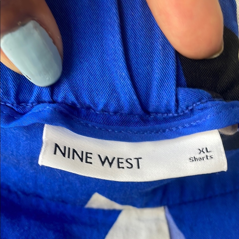Nine West High Waist Blue and White Abstract Shorts - Picture 2 of 10